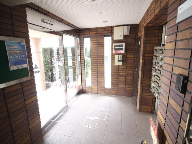 プレジール天神のエントランス