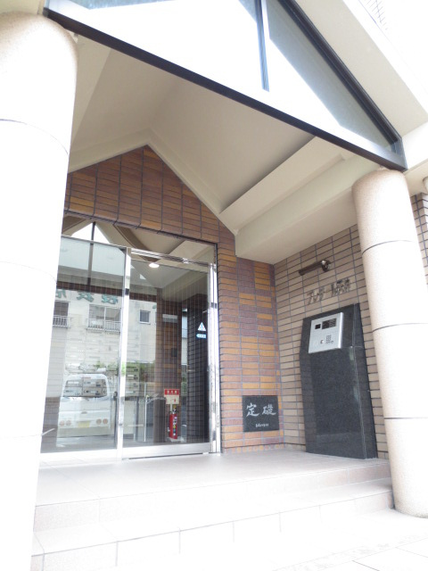 プレジール天神のエントランス