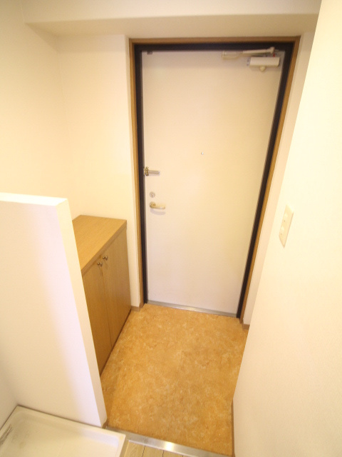 プレジール天神の玄関