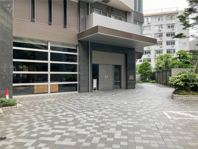 フェニックス西参道タワーのエントランス| 