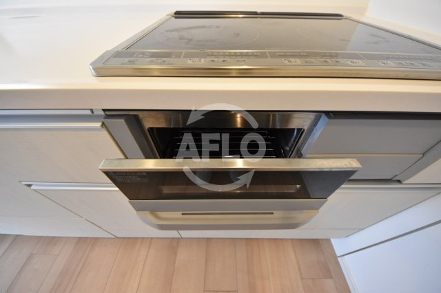 ロジュマンタワー梅田　扇町小学校区のキッチン|ロジュマンタワー梅田　ＩＨ3口システムキッチン（グリル付き）