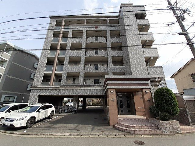 プラウドの外観