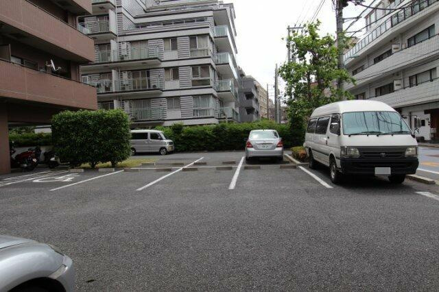 プライムアーバン目黒リバーフロントの駐車場