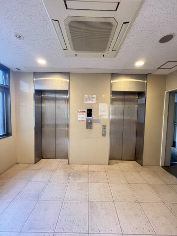 フェルト627のロビー