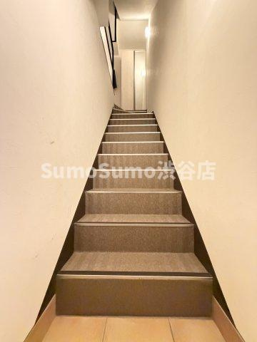プライベートプレイス広尾の玄関|明るい玄関です