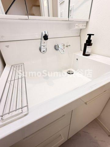 プライベートプレイス広尾の独立洗面台|朝の身支度には欠かせない独立洗面化粧台