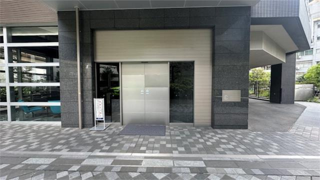 フェニックス西参道タワーのエントランス