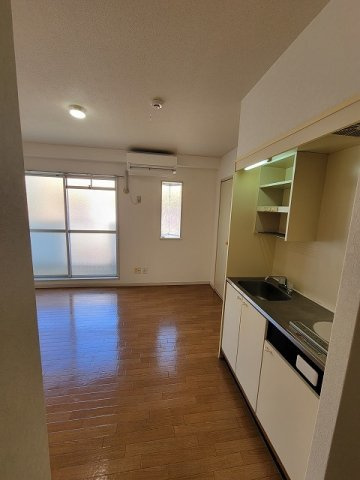 プチメゾン西新ローズ館の居間・リビング