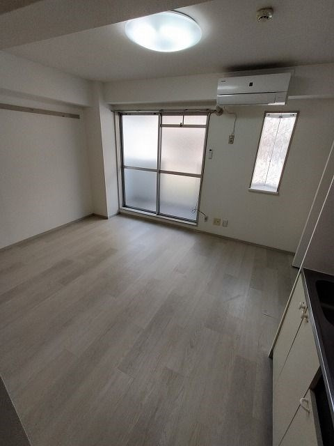 プチメゾン西新ローズ館の洋室