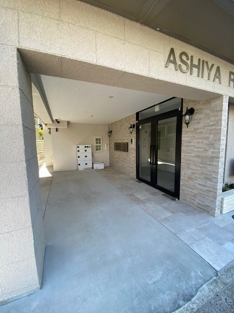 芦屋リバーウエストマンションのエントランス