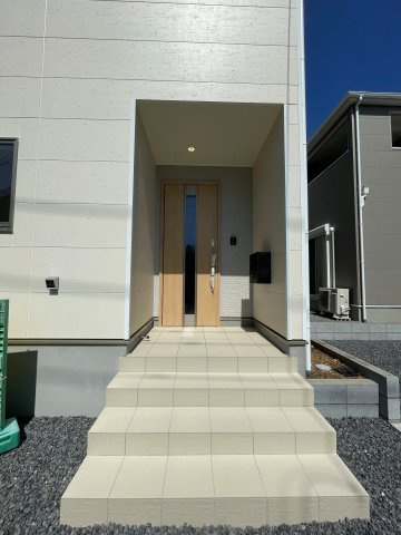 新築戸建・新築建売　足利市田中町第5　山辺小学校・山辺中学校の玄関