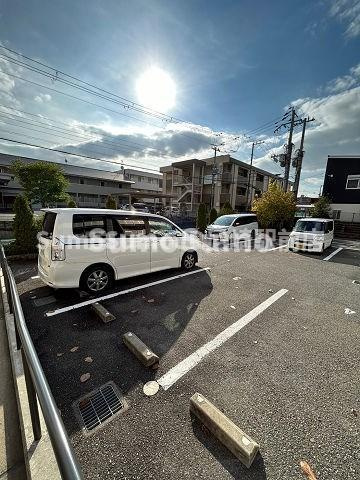 レオパレスRio　ムコガワの駐車場|カースペースがあります