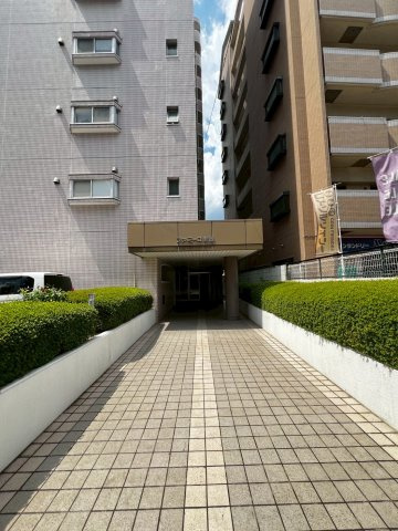 ファミーユ警固のエントランス
