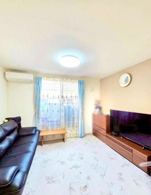 【居間・リビング】 | 城東区中浜１丁目中古戸建 | LDK（約11.0）：暮らしの中心になるLDK。