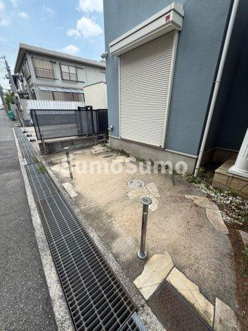 芦屋市翠ケ丘町戸建の駐車場
