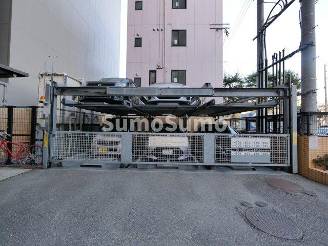 ピュアドームパルトーネ博多の駐車場