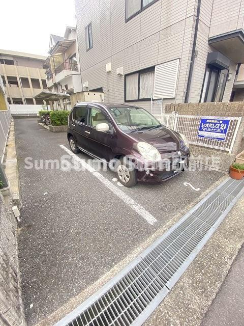 レオパレスSuccessの駐車場|駐車場完備です