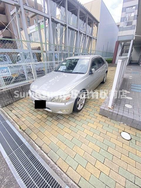 レオパレスSuccessの駐車場|駐車場に車を止められます