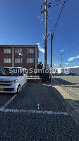 ファインポートB館の駐車場|車をお持ちの方に嬉しい駐車場付きの物件です
