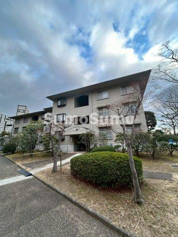 芦屋緑１住宅３号棟の外観