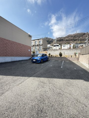 レオネクスト六甲篠原の駐車場