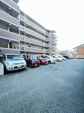 レーベンハイムの駐車場|駐車場があるので、車を買う予定の方も安心です