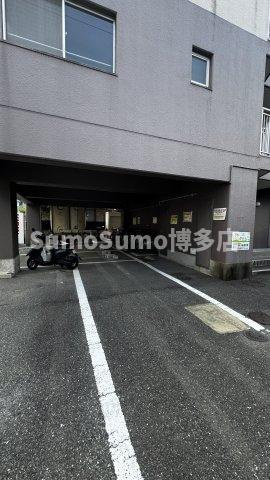 プチメゾン麦野の駐車場|駐車場があるので、車を買う予定の方も安心です