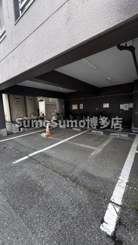 プチメゾン麦野の駐車場|駐車場があるので、車を買う予定の方も安心です