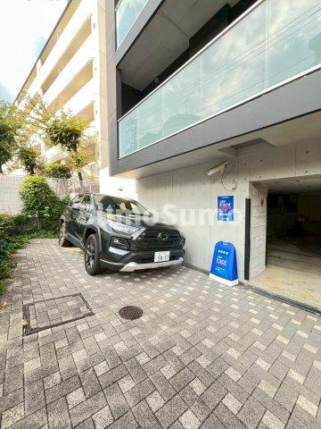 プライムアーバン目黒大橋ヒルズの駐車場|駐車場があるので、車を買う予定の方も安心です