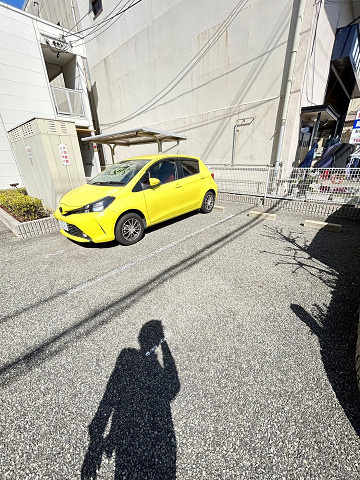 レオパレスCOTTIの駐車場