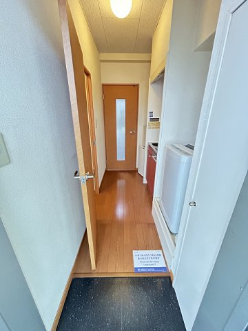レオパレスCOTTIの玄関