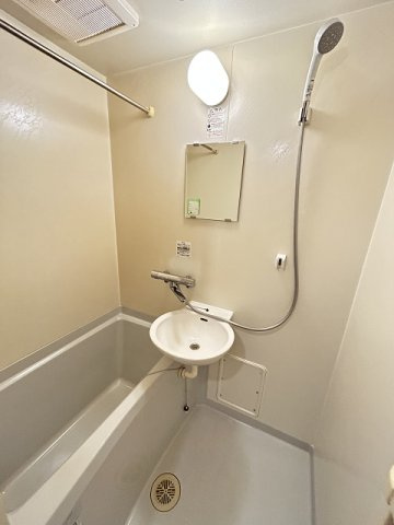 レオパレスCOTTIの浴室