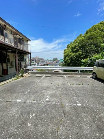 睦ハウスの駐車場