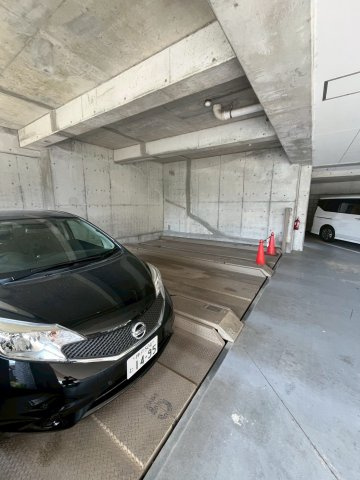 第二阪下マンションの駐車場