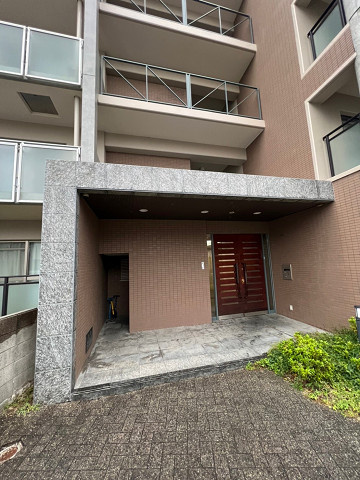 第二阪下マンションのエントランス