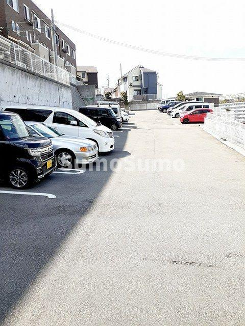 舞子坂ヒルズⅢの駐車場