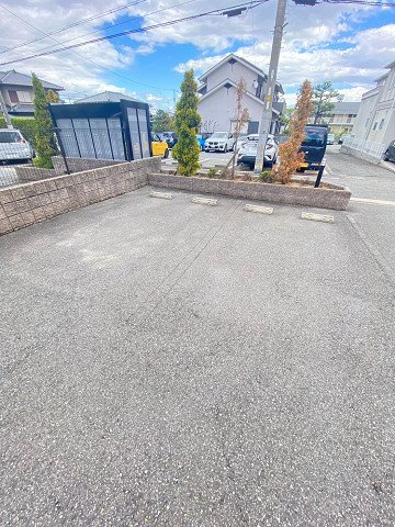 レオネクストセリバテール仁川Ⅱの駐車場