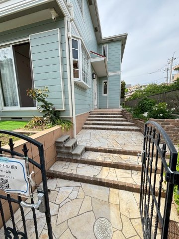 西宮市新甲陽町住宅のエントランス