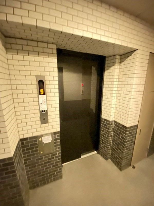 フェニックス目黒弐番館のエントランス