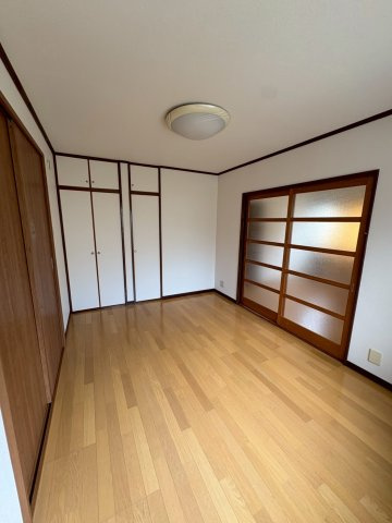 石井町３丁目アパートの居間・リビング|こちらの居間で趣味の時間をお楽しみください