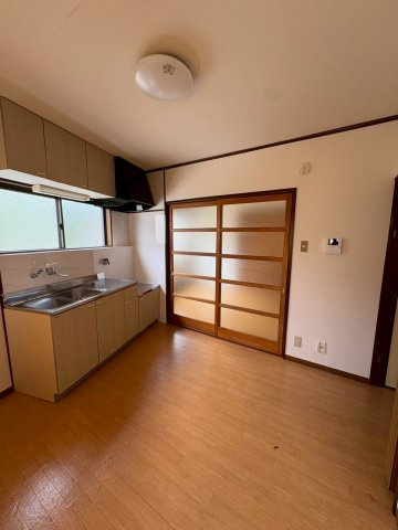石井町３丁目アパートの居間・リビング|ゆったり過ごせる居間です