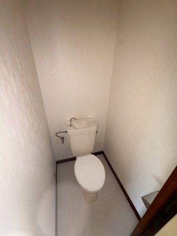 石井町３丁目アパートのトイレ|コンパクトで使いやすいトイレです