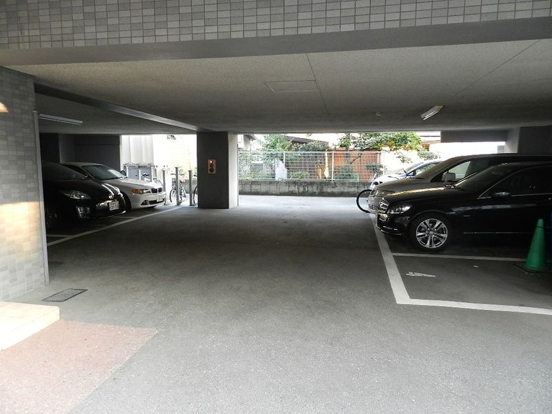 フェリエ博多の駐車場