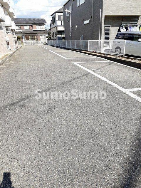 長畑ハイツの駐車場|車をお持ちの方に嬉しい駐車場付きの物件です