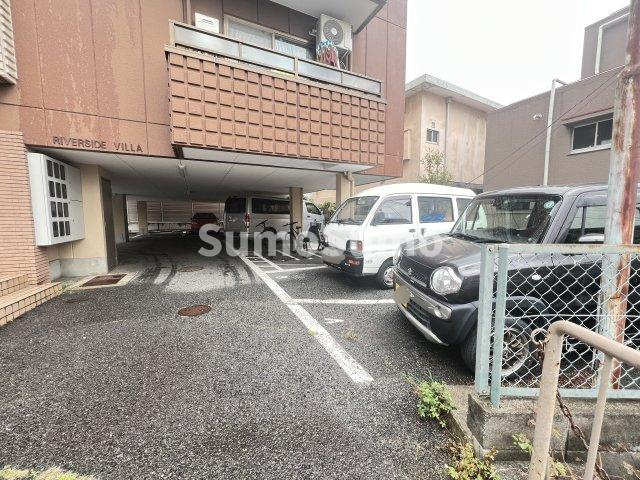 リバーサイドヴィラの駐車場|駐車スペースもあります