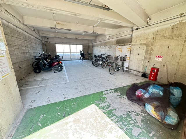 第三岩井ハイツの駐車場