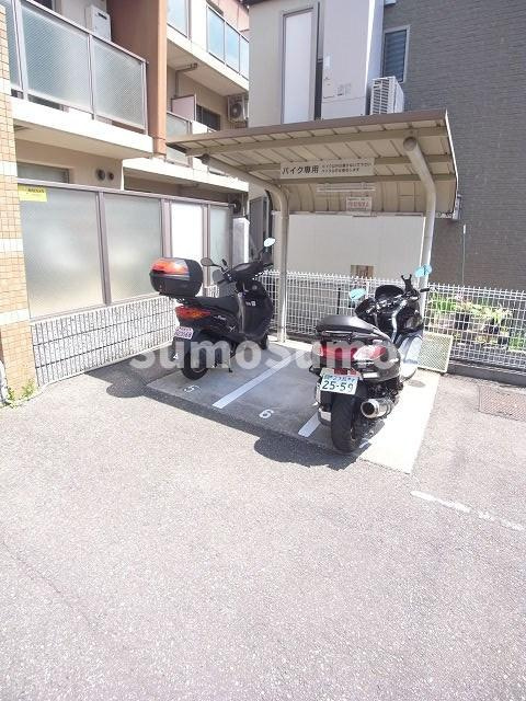 リアンジェ園田の駐車場