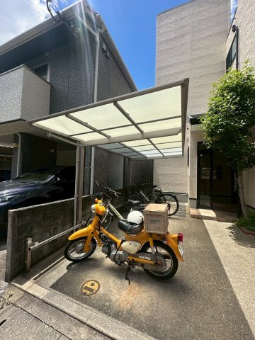 ピュア姪浜東の駐車場