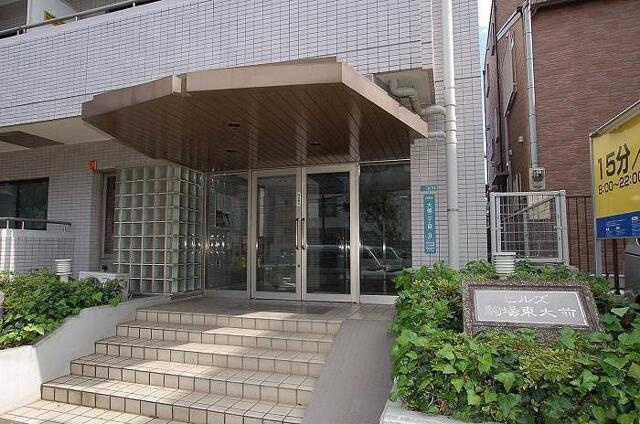 ヒルズ駒場東大前のエントランス