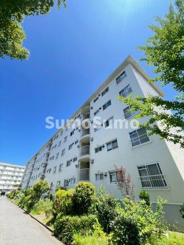 神陵台東住宅５６号棟の外観|きれいな外観です